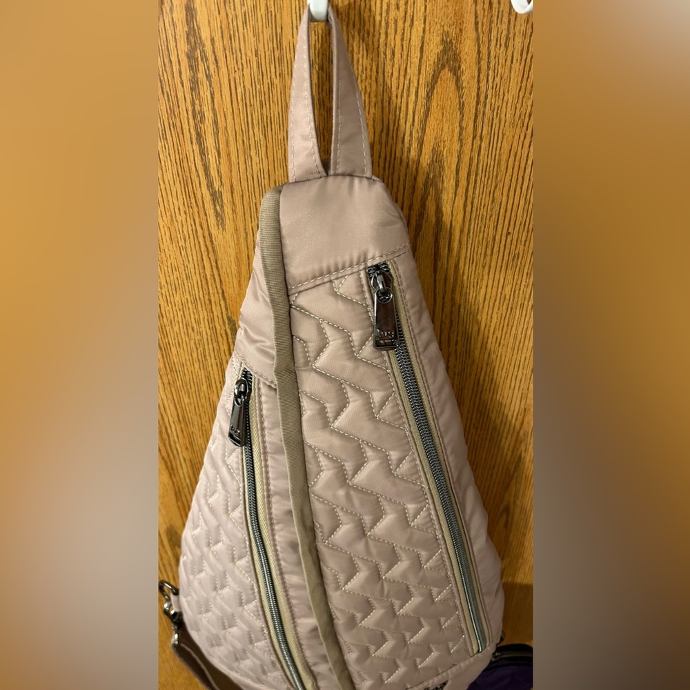 Lug Windsail Sling Bag w/ Purple Heart Shaped Pouch - Picture 4 of 11